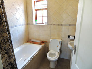 unit 1 accommodation port elizabeth self catering