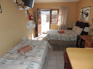 self catering accomdation port elizabeth unit 5 003